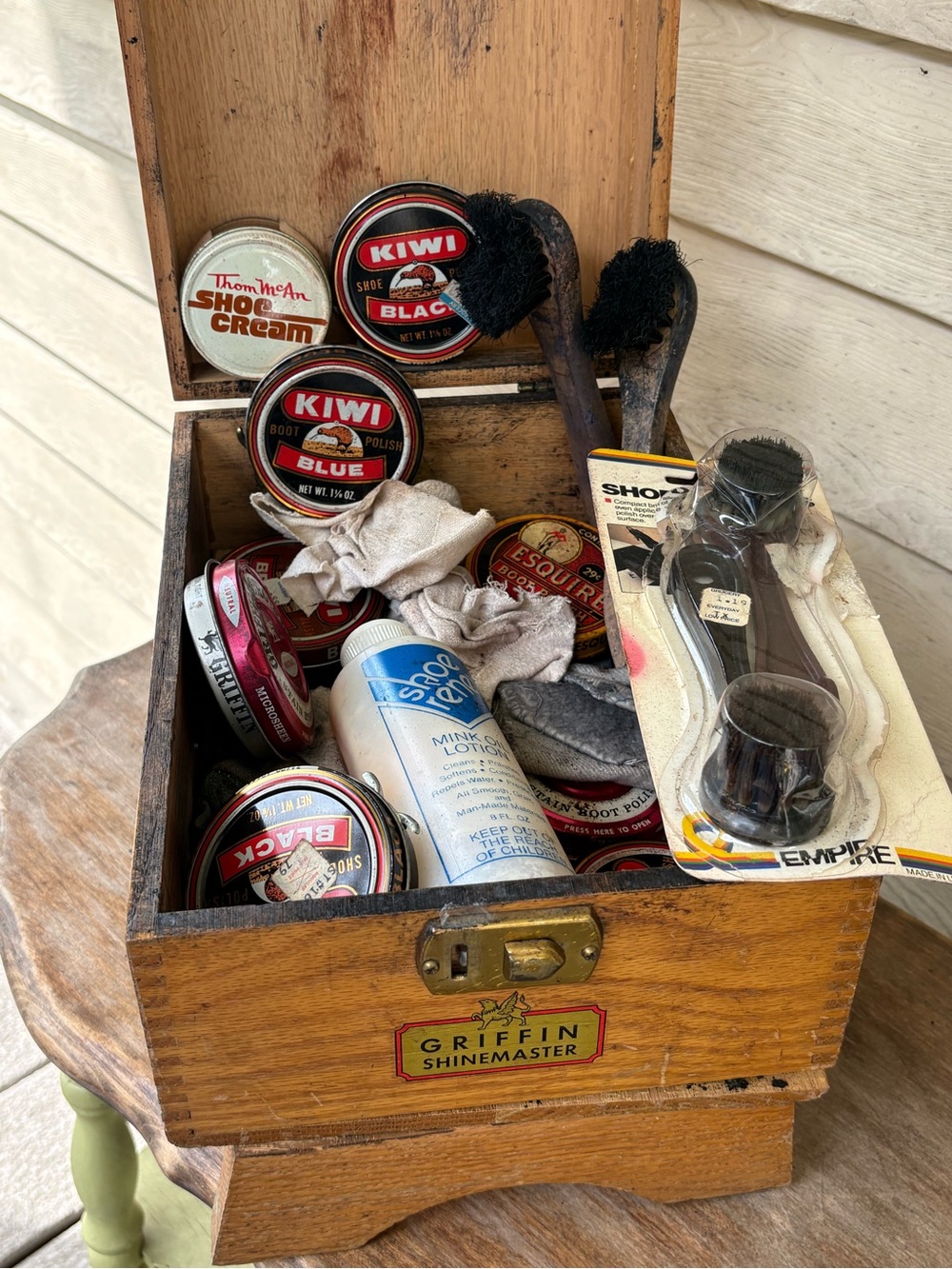 VTG Griffin Shinemaster wooden shoe shine box with tins of polish